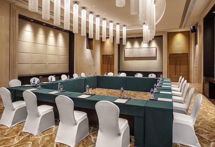 בית מלון כפרי Holiday Inn Nanchang Riverside By Ihg