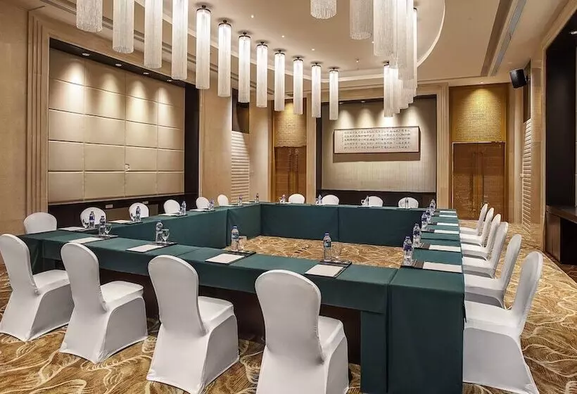 Otel Holiday Inn Nanchang Riverside By Ihg