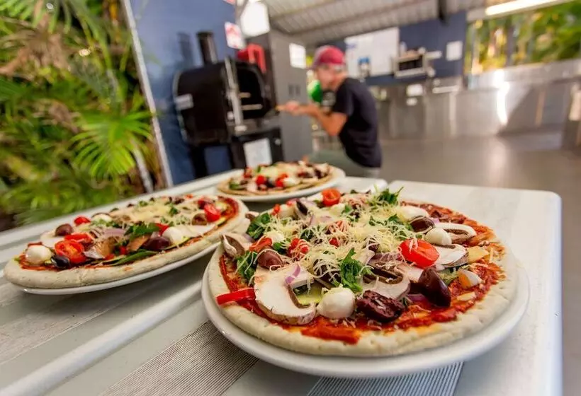 Отель Ingenia Holidays Noosa North