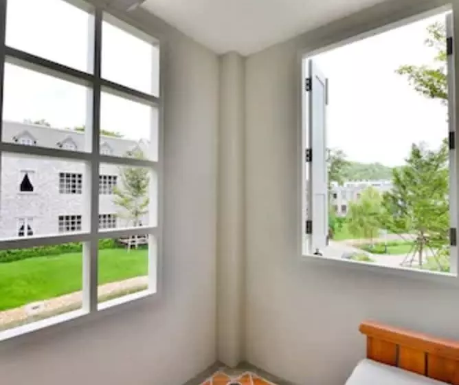 בית מלון כפרי Thames Valley Khao Yai   Sha Plus