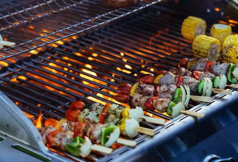 בית מלון כפרי Thames Valley Khao Yai   Sha Plus