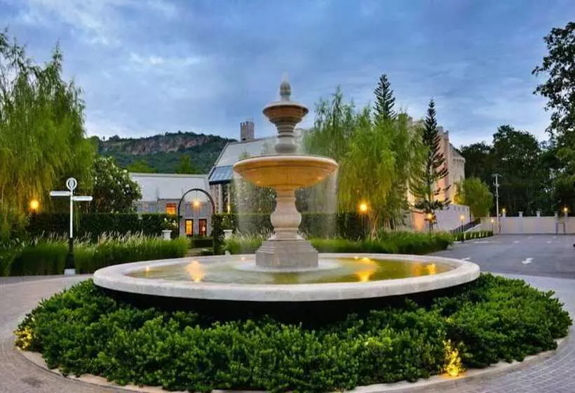 בית מלון כפרי Thames Valley Khao Yai   Sha Plus