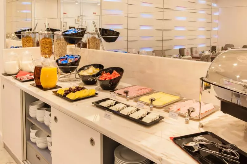 The 7 Hotel, Suites, Studios & Apartments