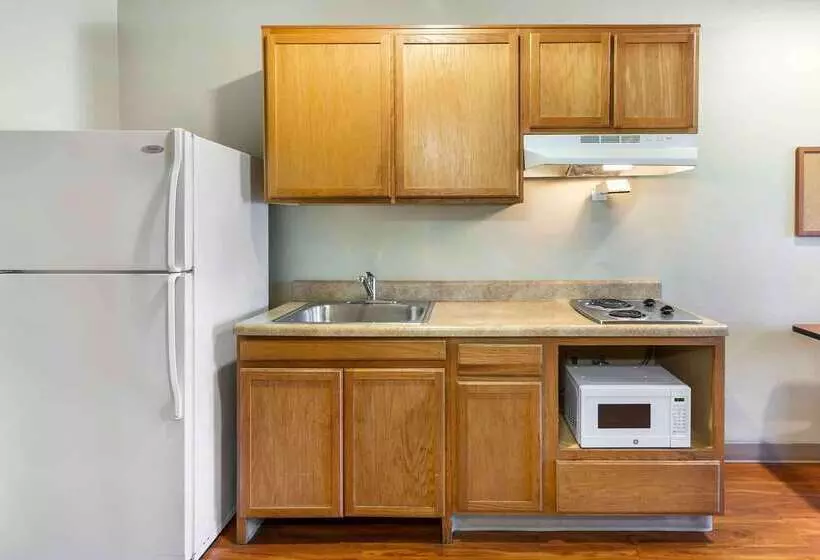 Hotelli Extended Stay America Select Suites   Akron   South