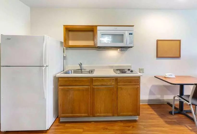 Hotelli Extended Stay America Select Suites   Akron   South