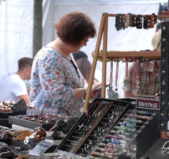 فندق على الطريق Century Park