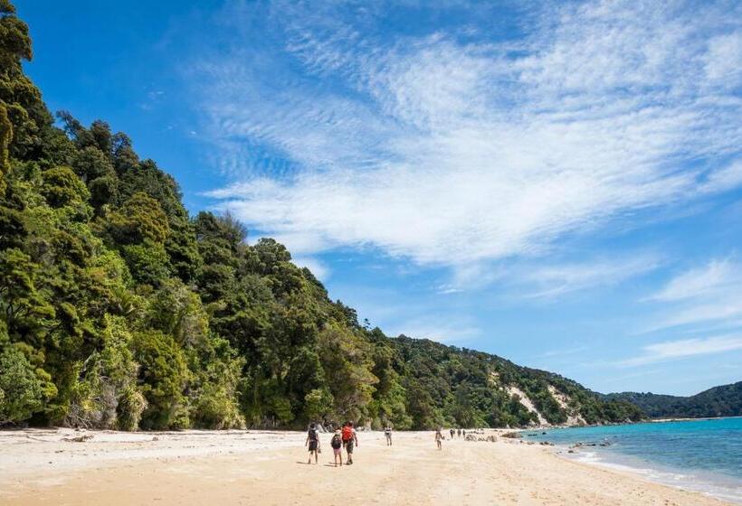 فندق على الطريق Century Park