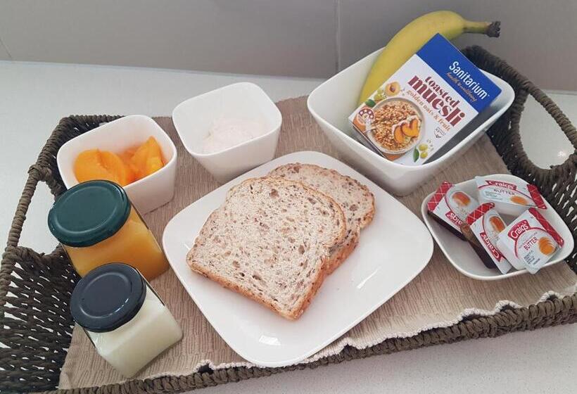 فندق على الطريق Century Park