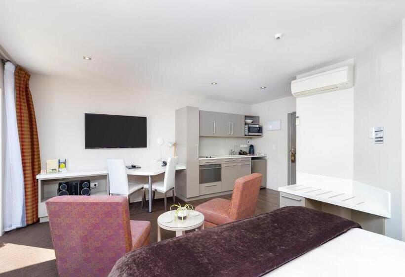 فندق على الطريق Century Park