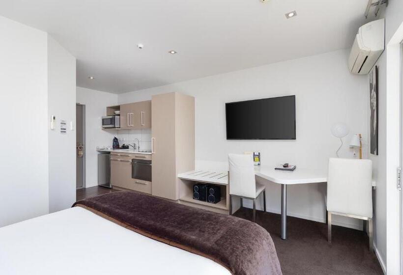 فندق على الطريق Century Park