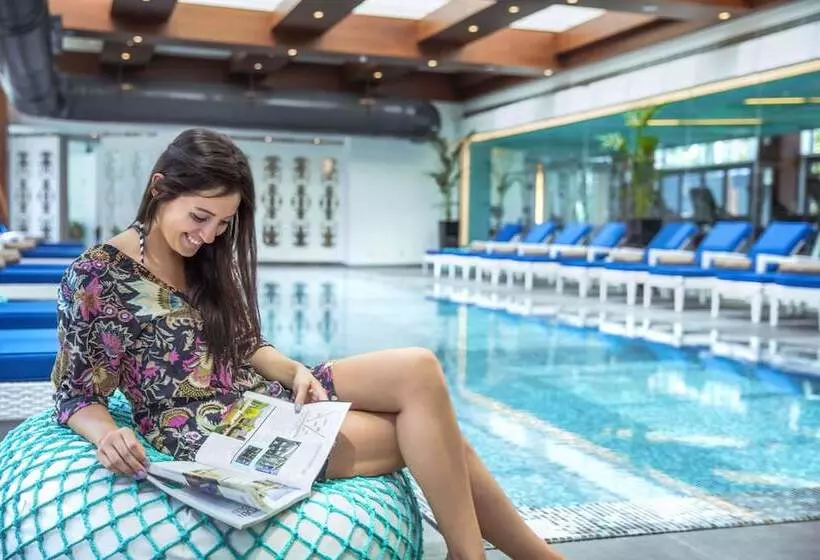 호텔 Burgu Arjaan By Rotana