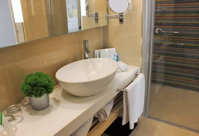 호텔 Burgu Arjaan By Rotana