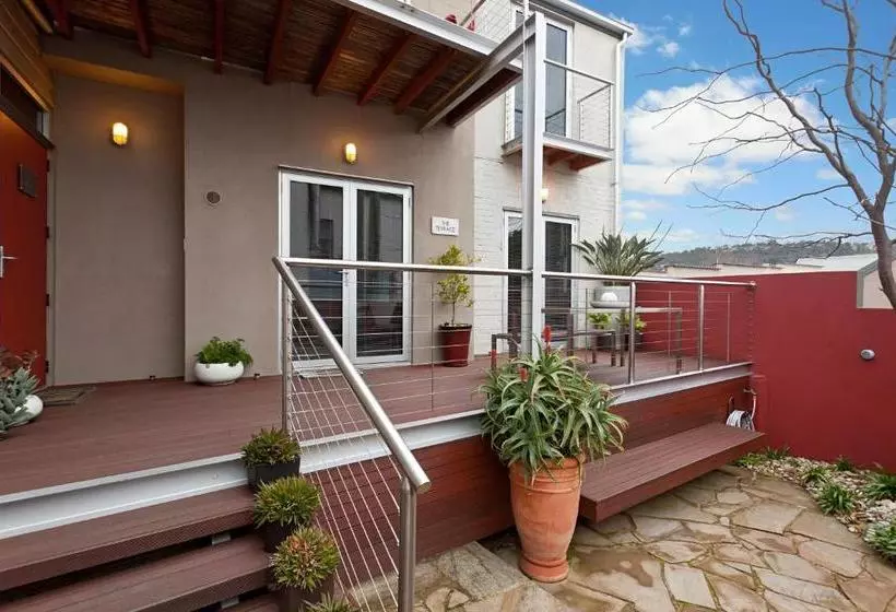 Twofourtwo Boutique Apartments