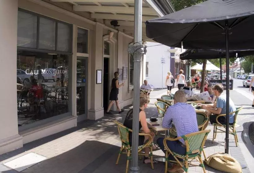 Twofourtwo Boutique Apartments