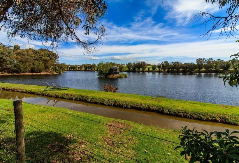 Bed & Breakfast Stonewell Cottages And Vineyards