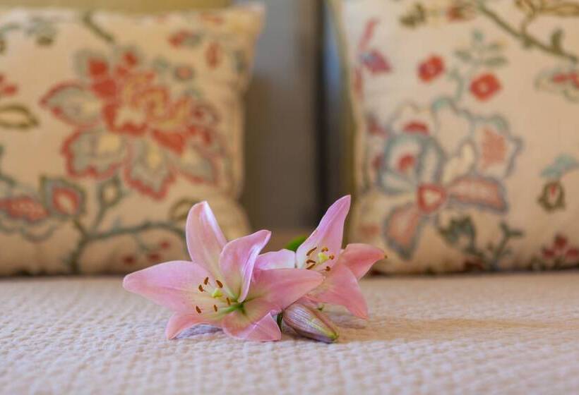 Bed & Breakfast Stonewell Cottages And Vineyards