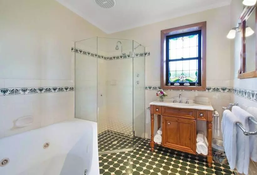 Bed and Breakfast Stonewell Cottages And Vineyards