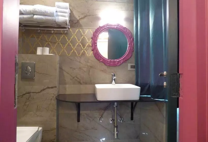 مسافرخانه Maya Hotel & Restaurant