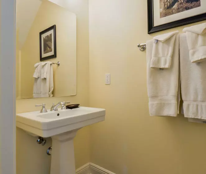 هتل Angler's Reef Resort