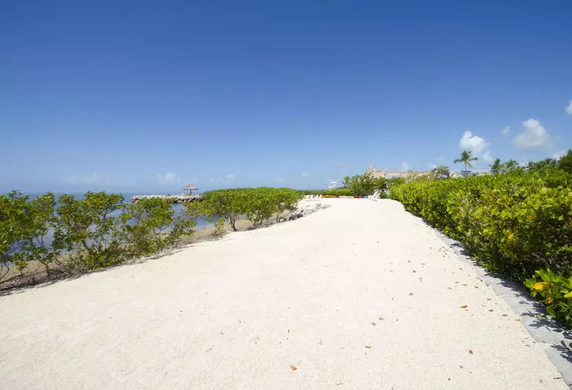 هتل Angler's Reef Resort