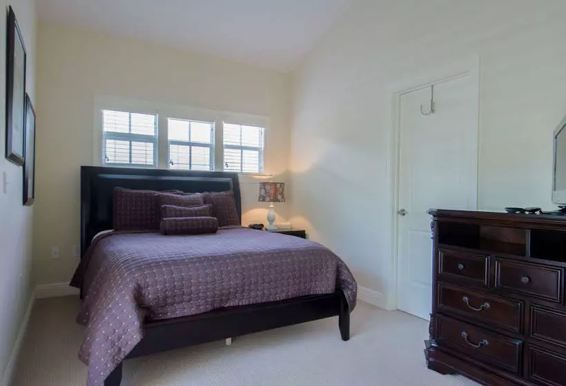 هتل Angler's Reef Resort