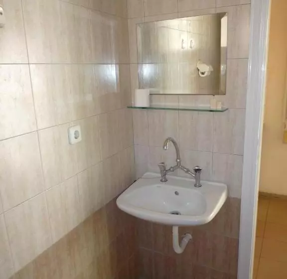 Отель Haris Apartments