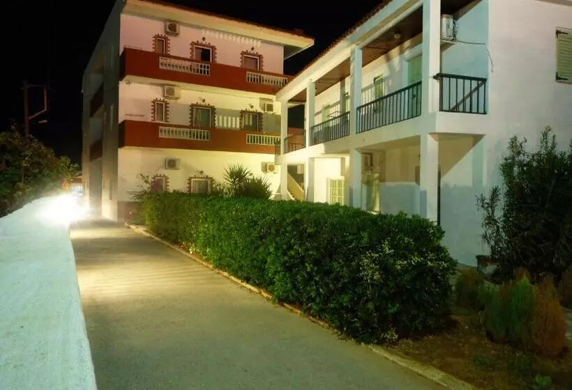 Отель Haris Apartments