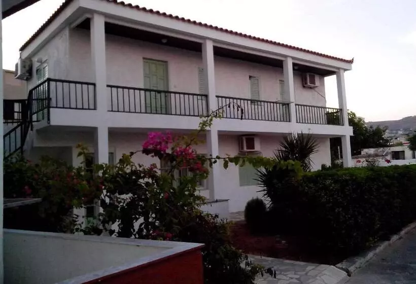 Отель Haris Apartments