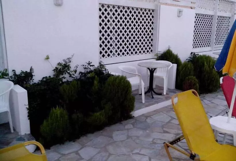 Отель Haris Apartments