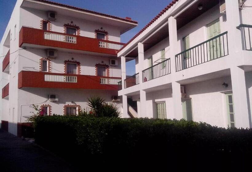 Отель Haris Apartments