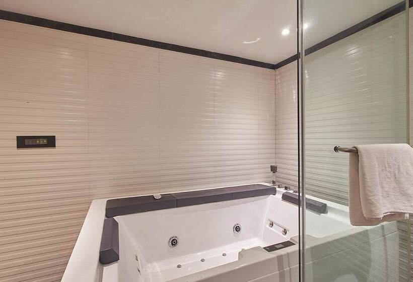 Hotelli Jewel Of The East