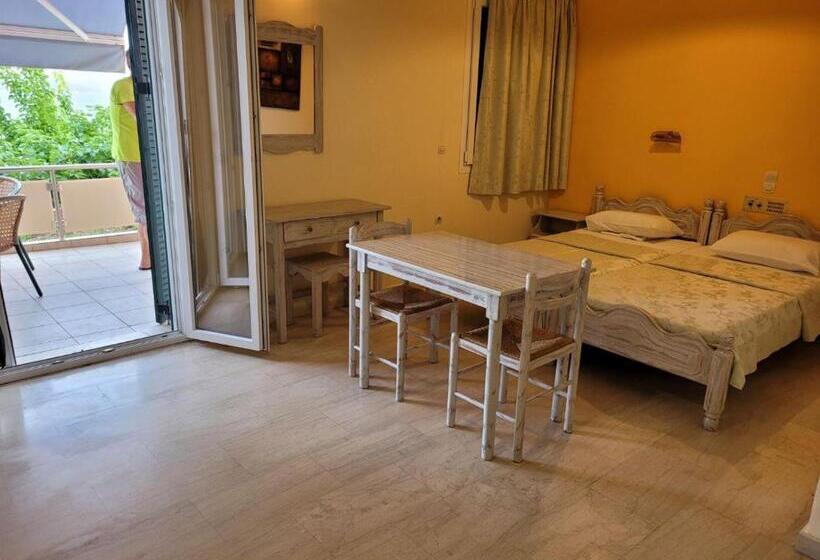 ホテル Logan S Beach