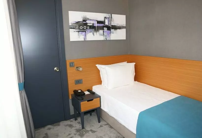 هتل Sapko Airport