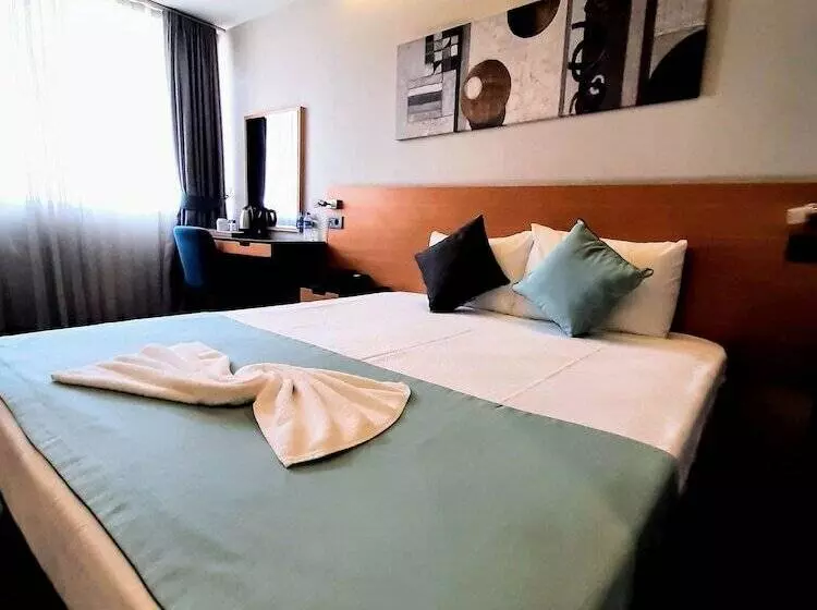 هتل Sapko Airport