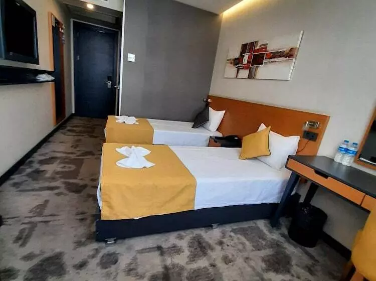 هتل Sapko Airport