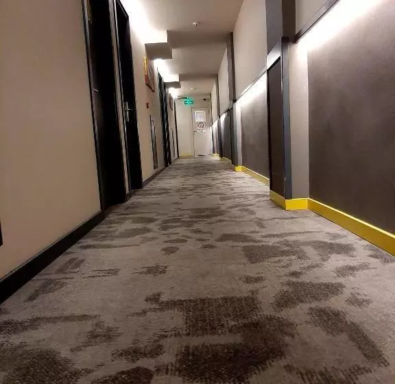 هتل Sapko Airport