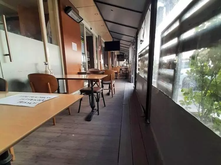 هتل Sapko Airport