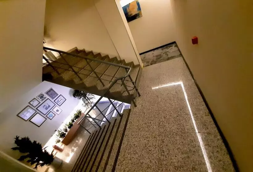 هتل Sapko Airport