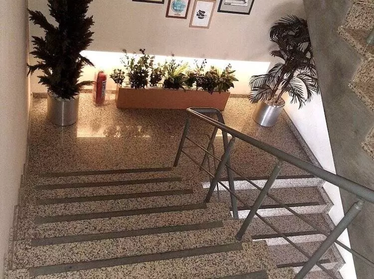 هتل Sapko Airport