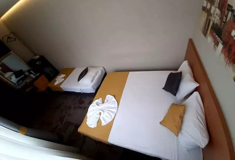 هتل Sapko Airport