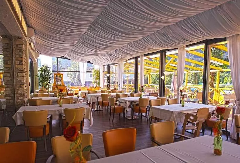 هتل Victoria By Vaya