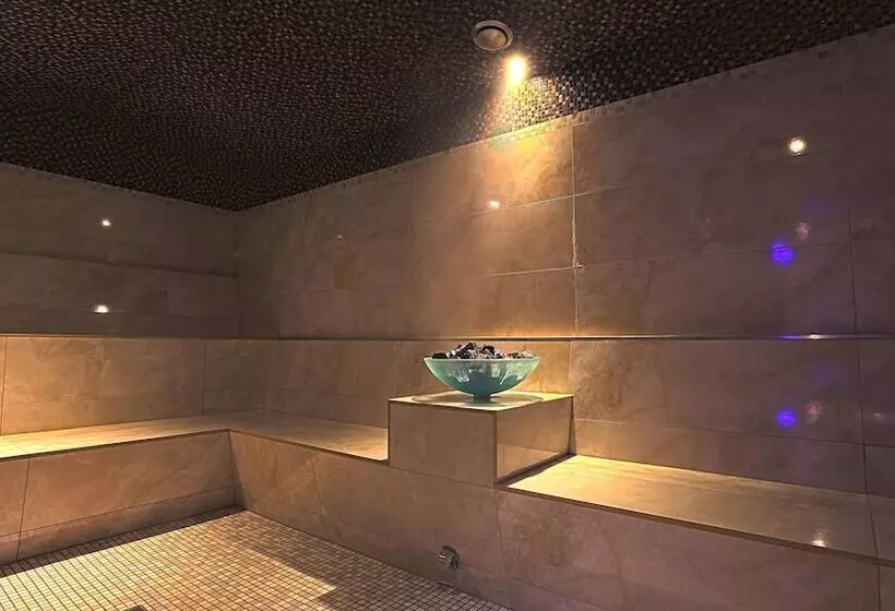 هتل Victoria By Vaya