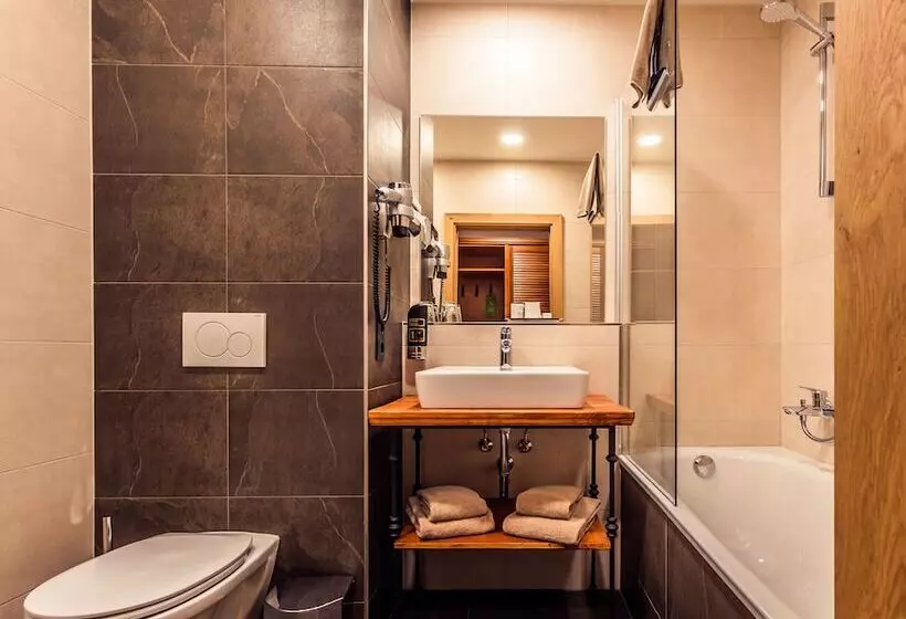 هتل Victoria By Vaya