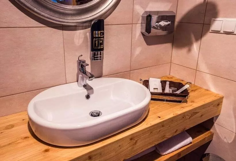 هتل Victoria By Vaya