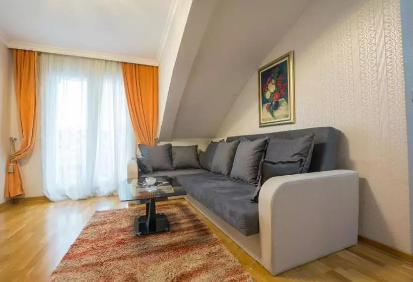 Lazar Lux Apartments