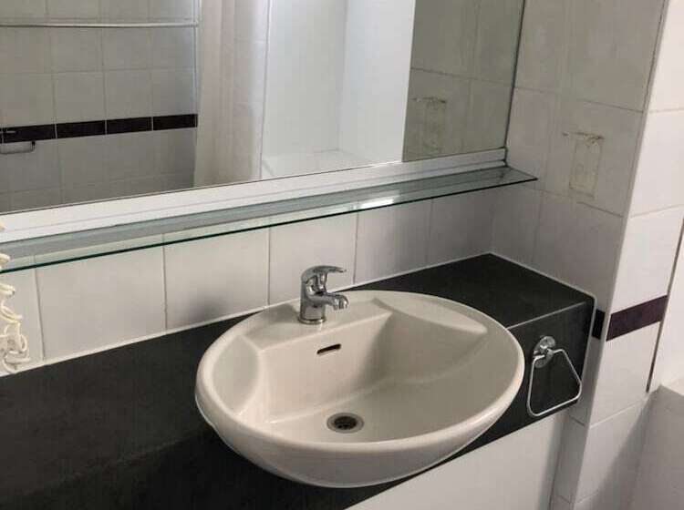 מוטל Ambassador Motor Inn