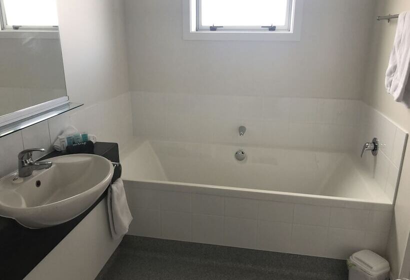 מוטל Ambassador Motor Inn