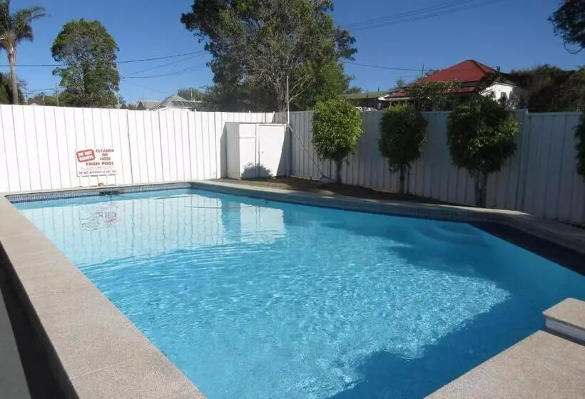 Motel Riviera On Ruthven