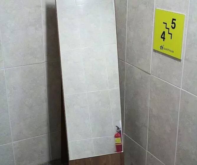 Majatalo 24 Guesthouse Sinchon