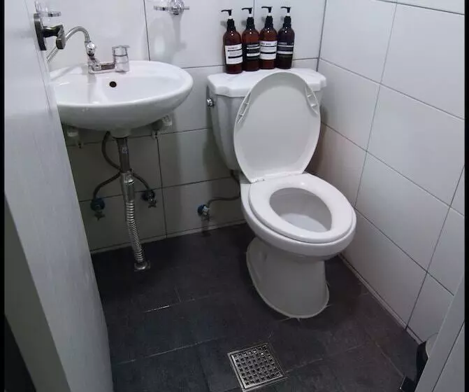 Majatalo 24 Guesthouse Sinchon